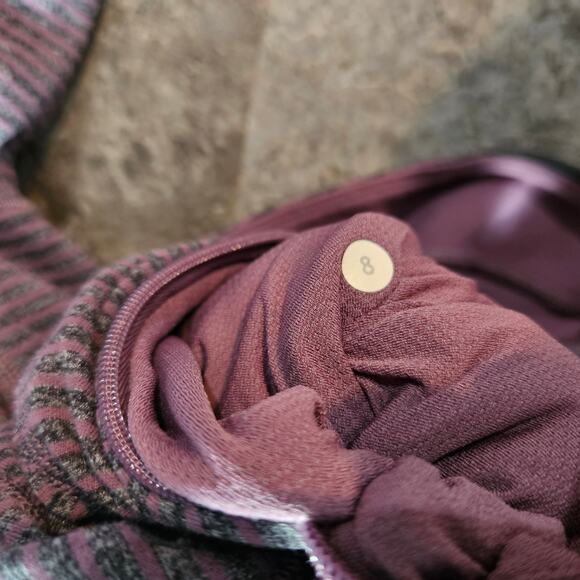 Lululemon Rebel Runner Jacket  Petal Camo Embossed Purple Fog Size 8 - Picture 4 of 6